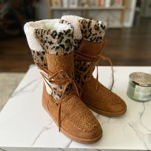 SZ 11 Fuzzy Boots …super warm cute